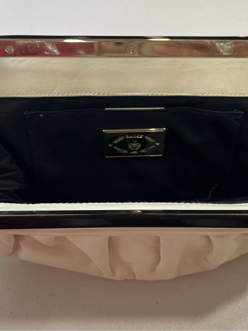 Bally Vintage Ivory Leather Frame Clutch Bag Black Resin Frame Gold Hardware - Picture 8 of 10